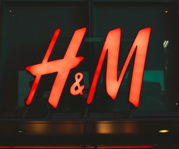 H&M kažnjen s 35 milijuna eura jer je špijunirao radnike
