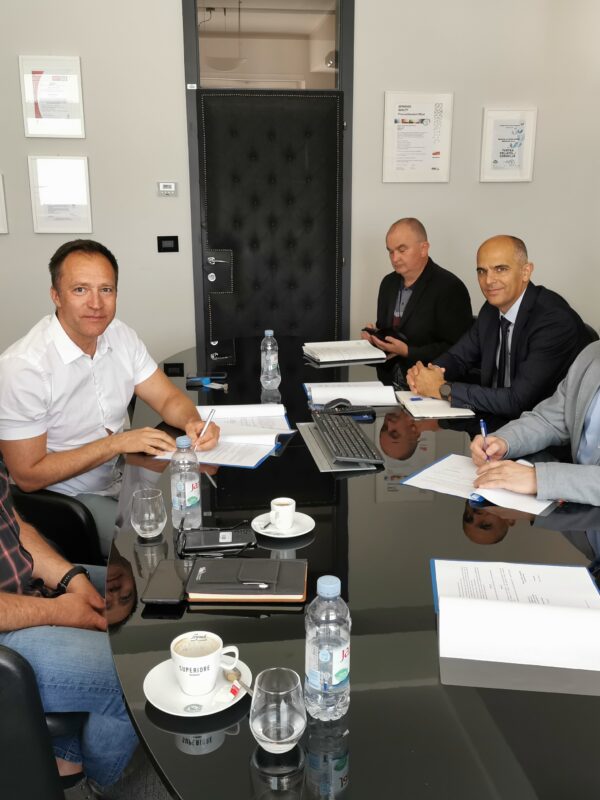 Radnicima u AKD-u veća materijalna prava