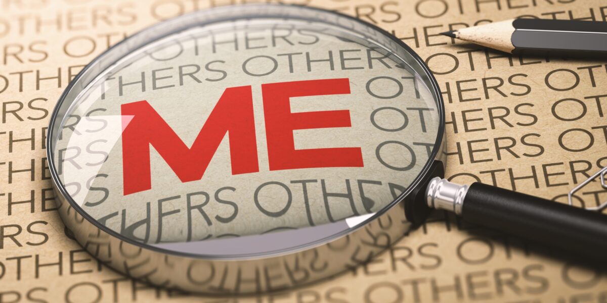 DES – Bog je prvo sebi bradu stvorio