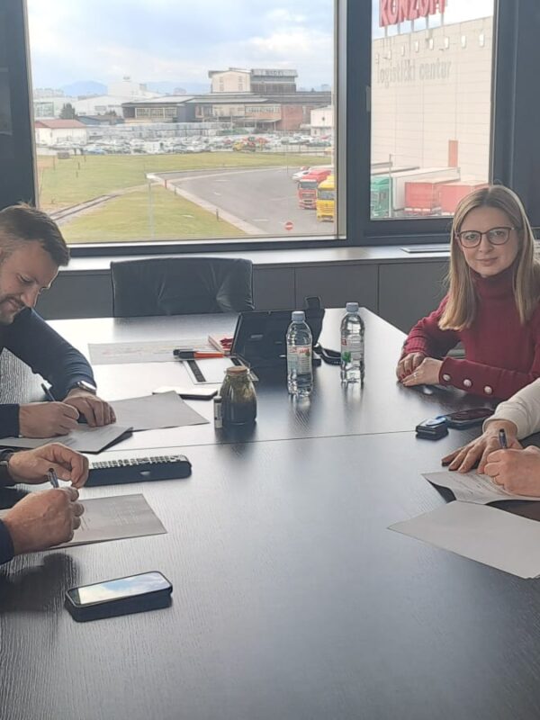 Potpisan dodatak Kolektivnom ugovoru Tisak plus